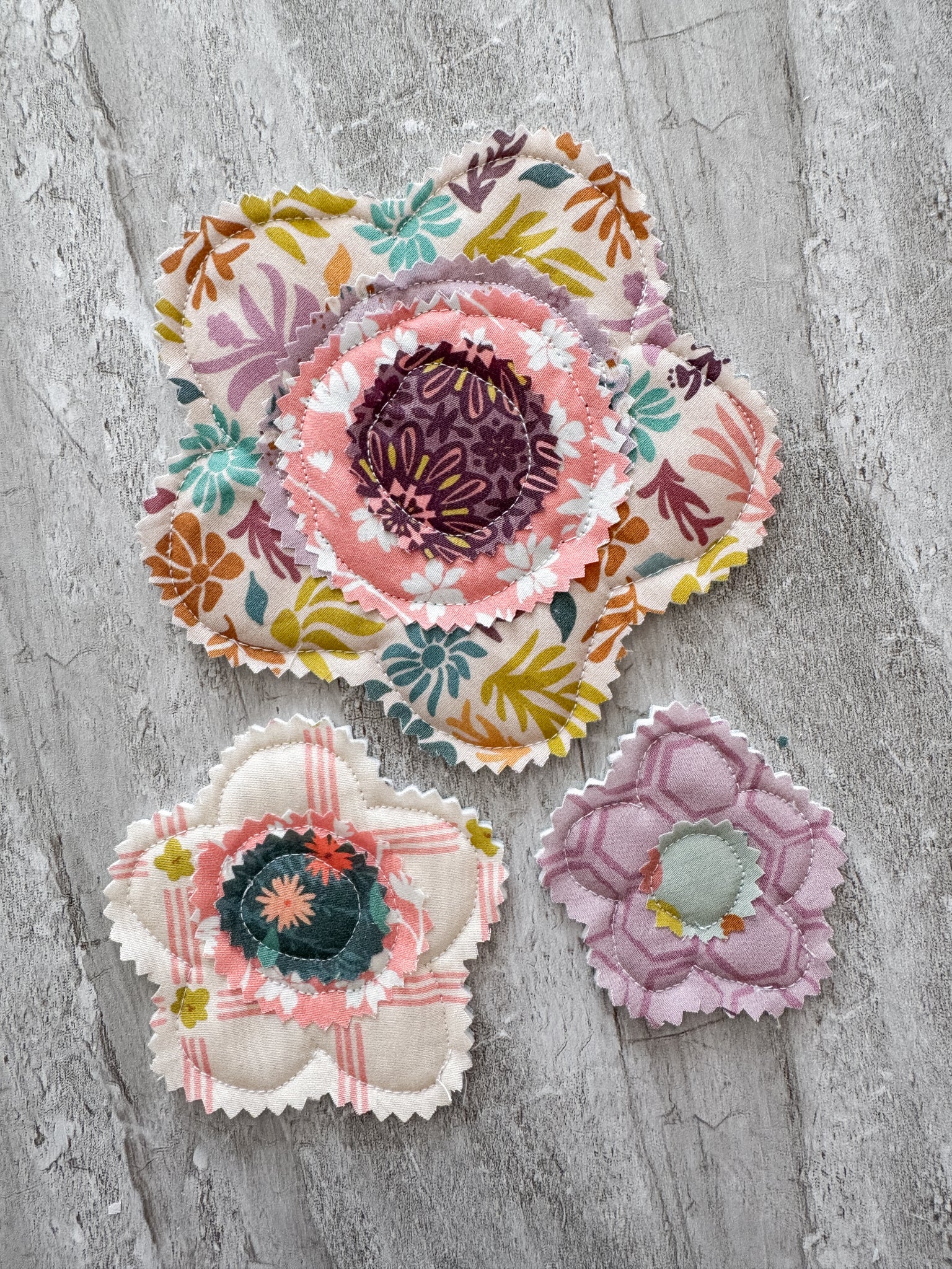 Flower Power Raspberry Fabric Flower Power - Scrappy Fabric Flower Pattern – Sweet Potato Quilts